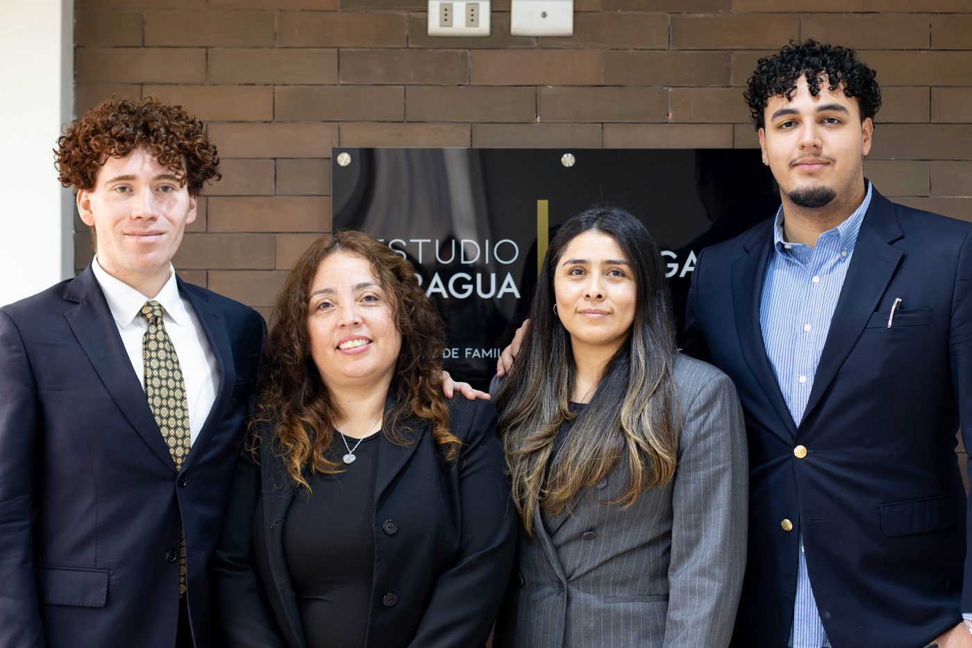 Placa de acceso a la oficina de Estudio Veragua Abogadas en Viña del Mar