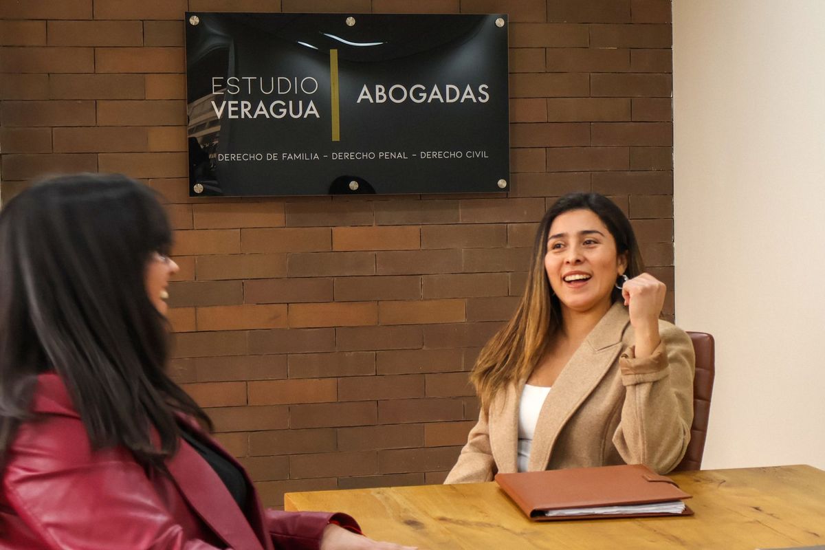 Gaby Veragua en la recepción del Estudio Veragua Abogadas, Avenida Libertad 798, Viña del Mar